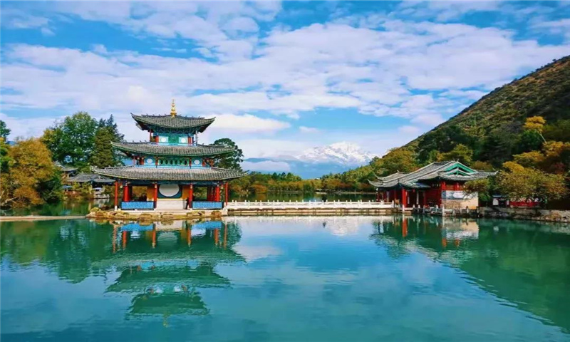 夏日里散步、納涼、旅拍，位于象山腳下的黑龍?zhí)妒莻€好去處