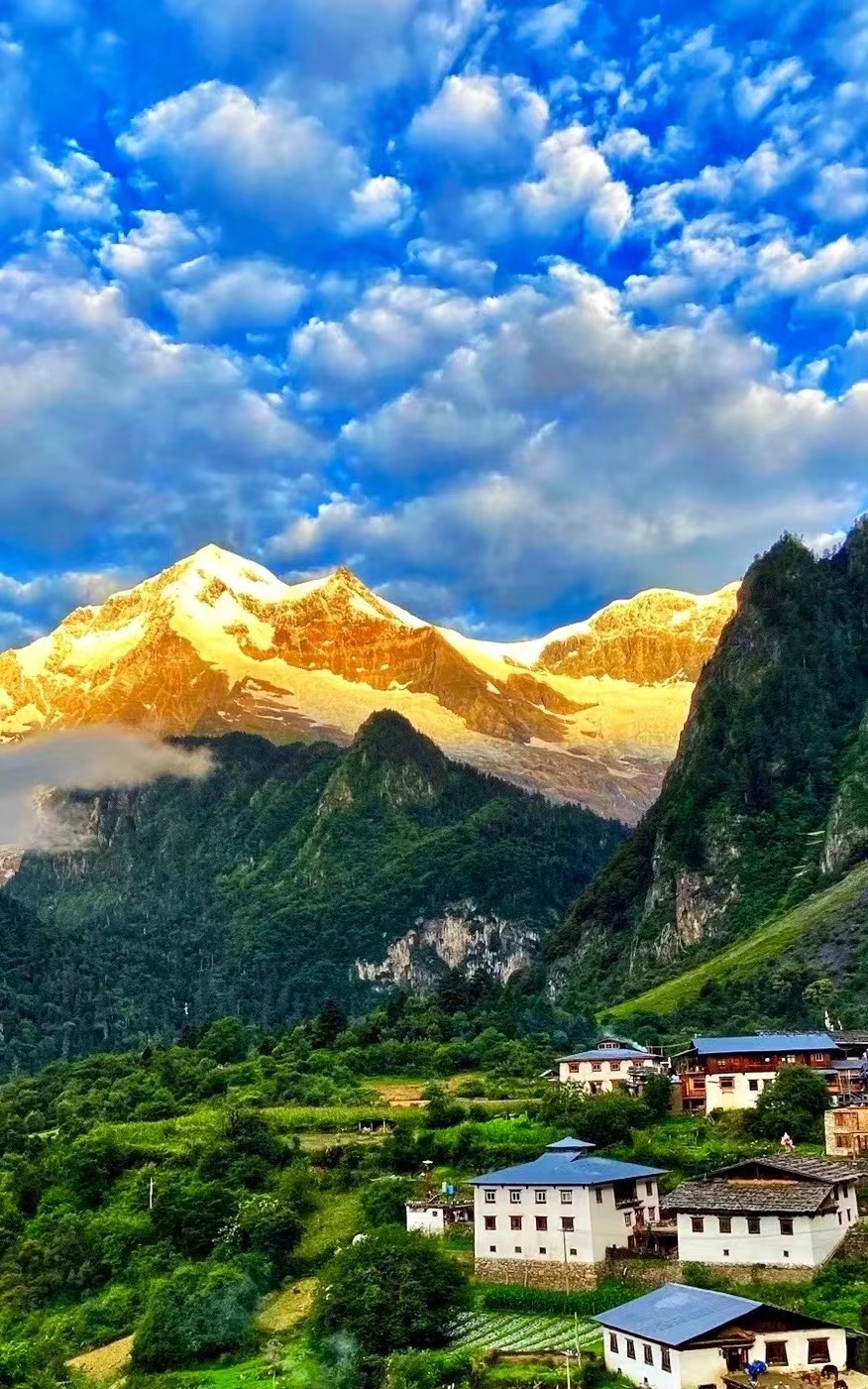 跟著麗江小編一起游云南：走進雨崩，徒步探尋云南深藏的絕美天堂！